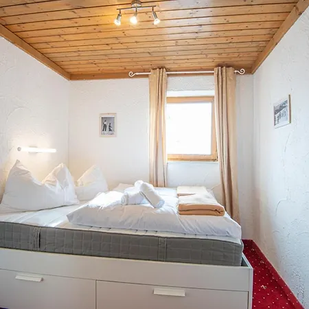 Schanzerhütte Ferienhaus *